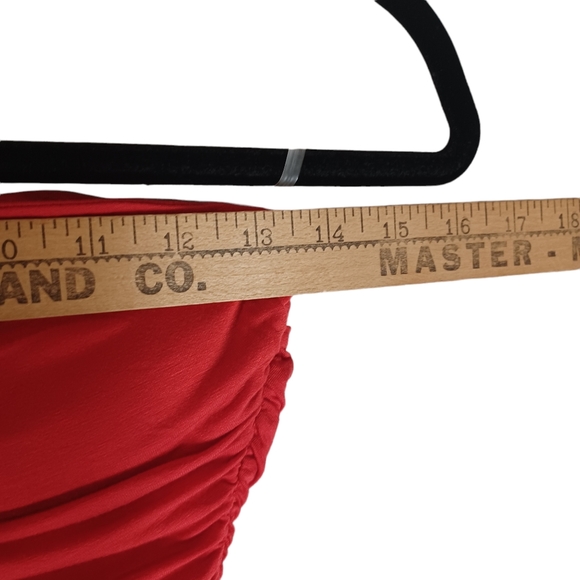 RUBICON Red Strapless Stretchy Asymmetrical Floral Bandeau Top Small NWT - Picture 8 of 9